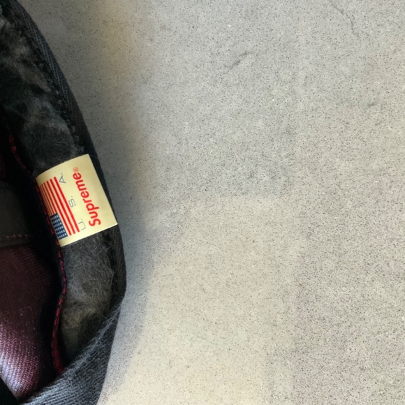 Supreme World Famous corduroy cap snapback Red/Navy - Picture 2 of 4